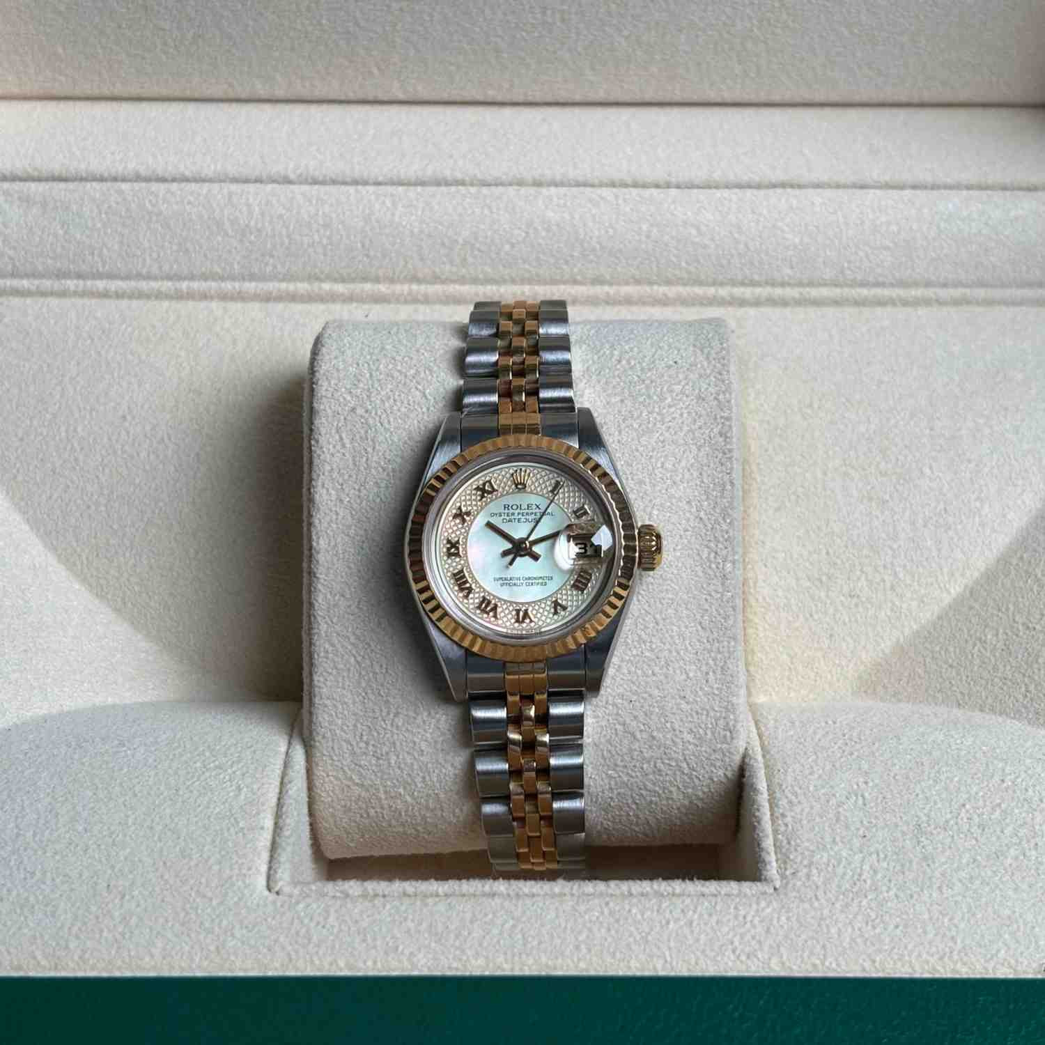 ساعت زنانه رولکس 26 میلیمتری   ROLEX OYSTER PERPETUAL DATEJUST