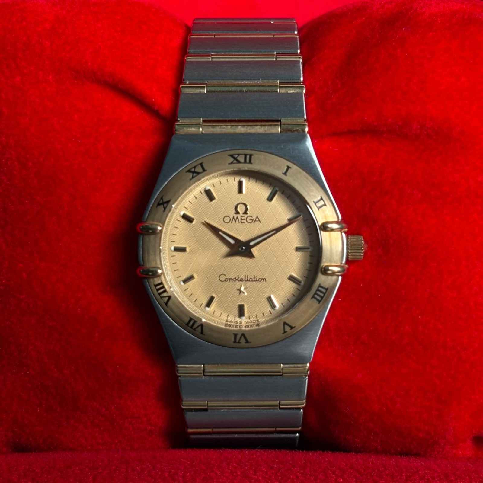 ساعت زنانه امگا 25.5 میلیمتری تمام میخ طلا  Omega Constellation