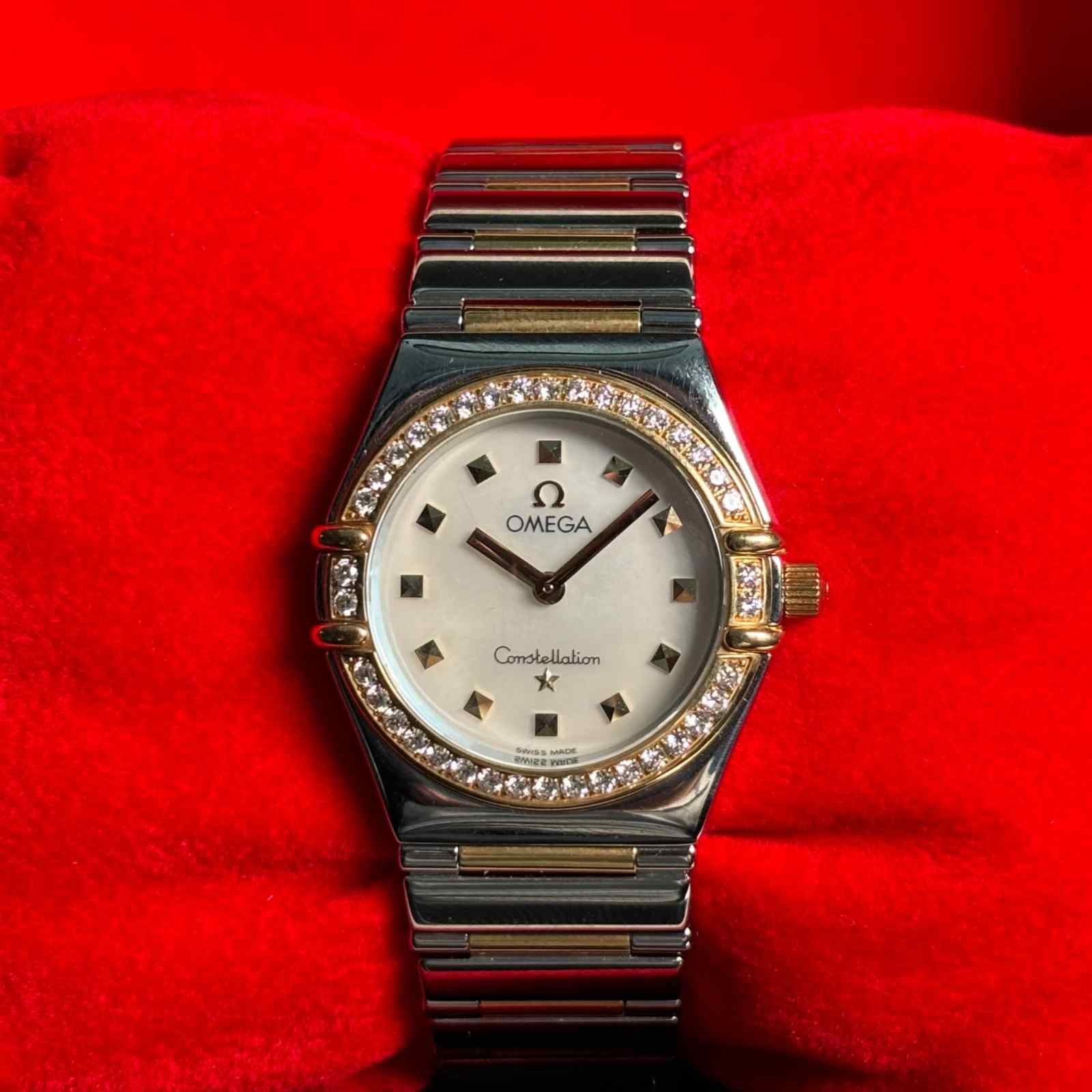 ساعت زنانه امگا 25.5 میلیمتری وسط میخ طلا  دور برلیان Omega Constellation