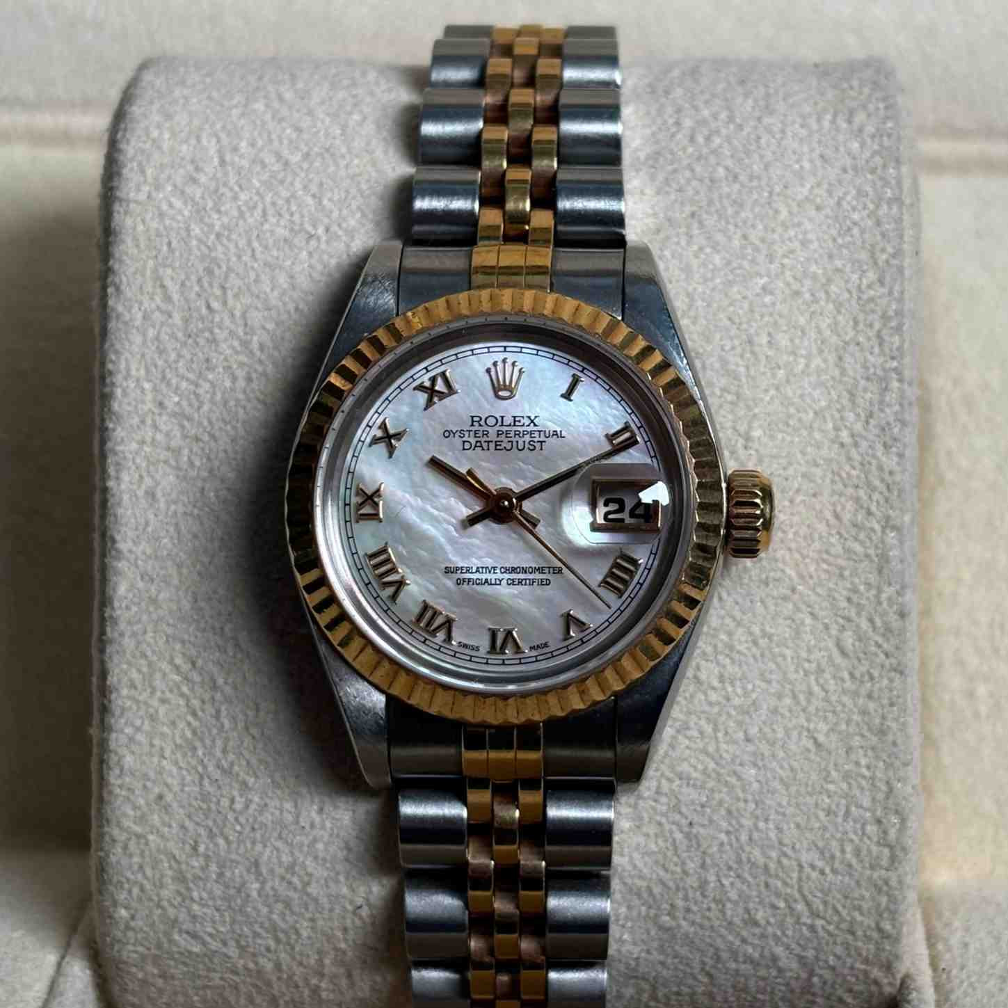 ساعت زنانه رولکس 26 میلیمتری صفحه صدف  ROLEX DATEJUST