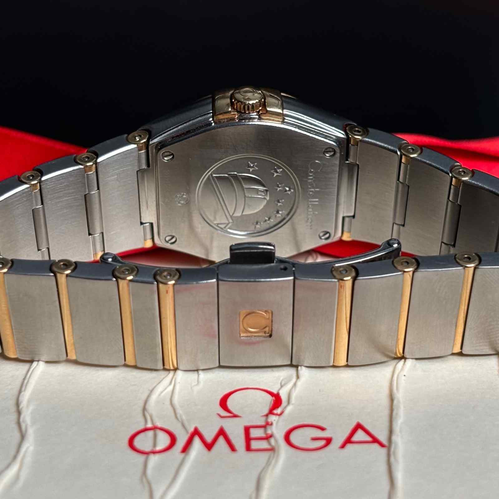 ساعت زنانه امگا 27 میلیمتری صفحه صدف برلیان موج دار  Omega Constellation New Face