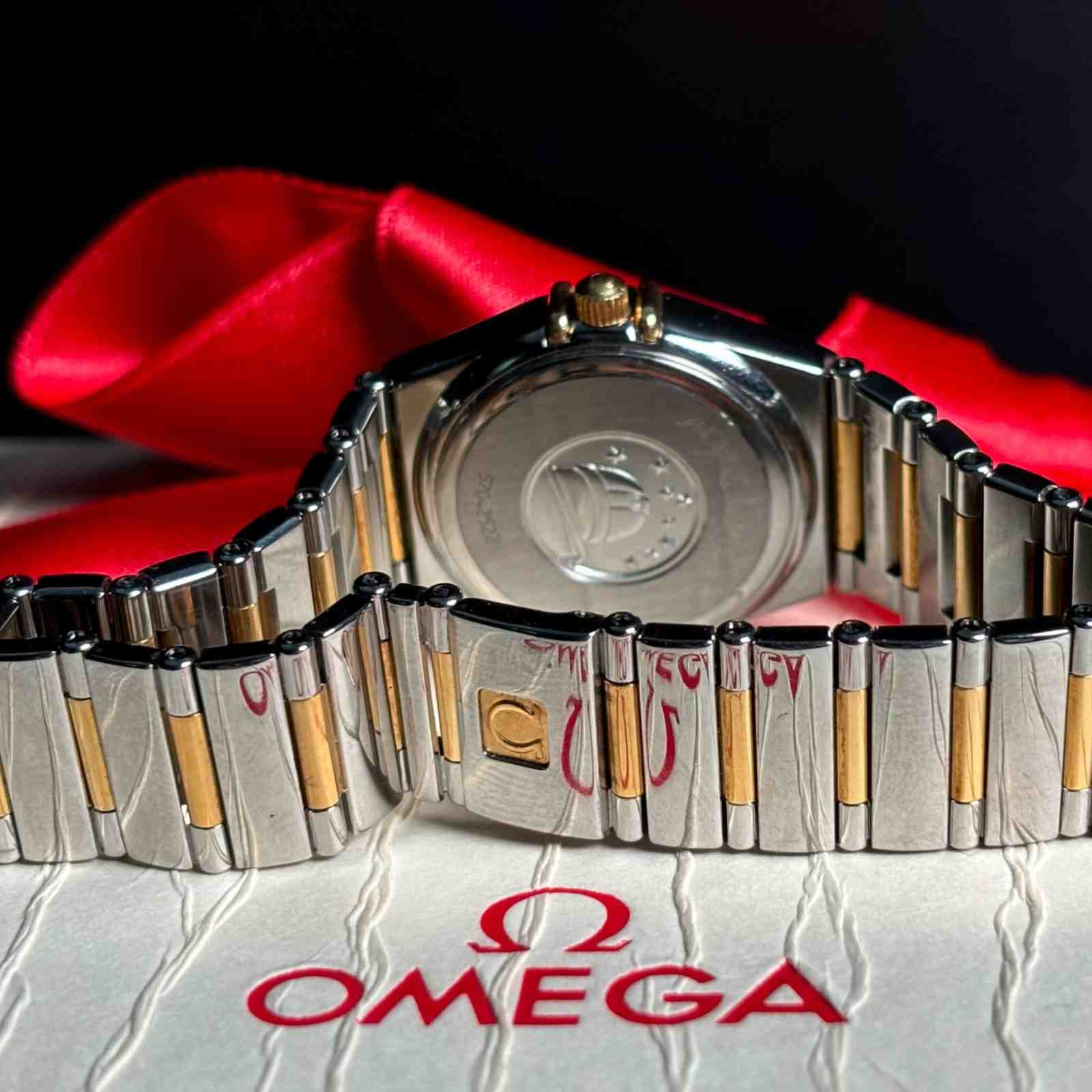 ساعت زنانه امگا 25.5 میلیمتری وسط میخ طلا  دور برلیان Omega Constellation